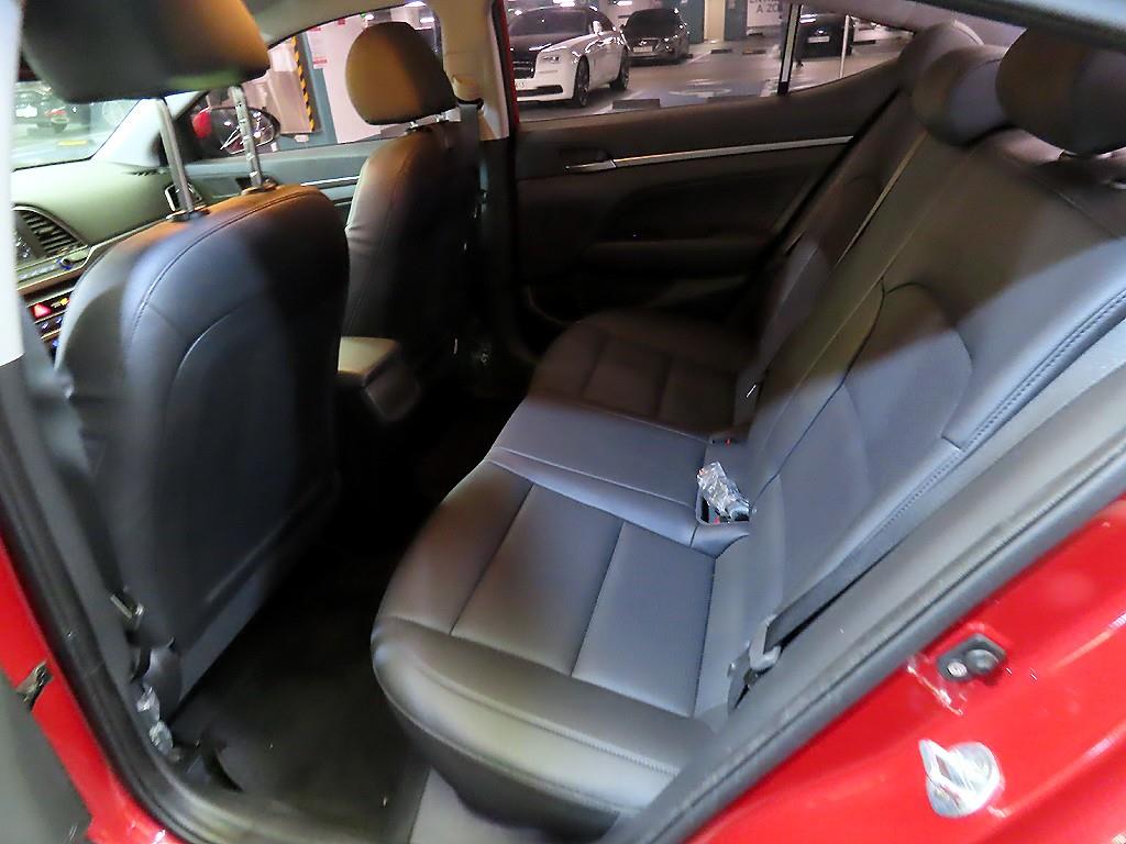 HYUNDAI Avante - Vista 7
