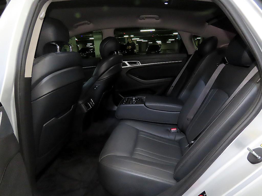 HYUNDAI Genesis - Vista 6