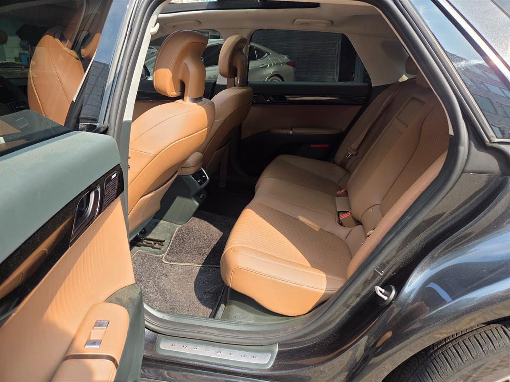 HYUNDAI Grandeur - Vista 7