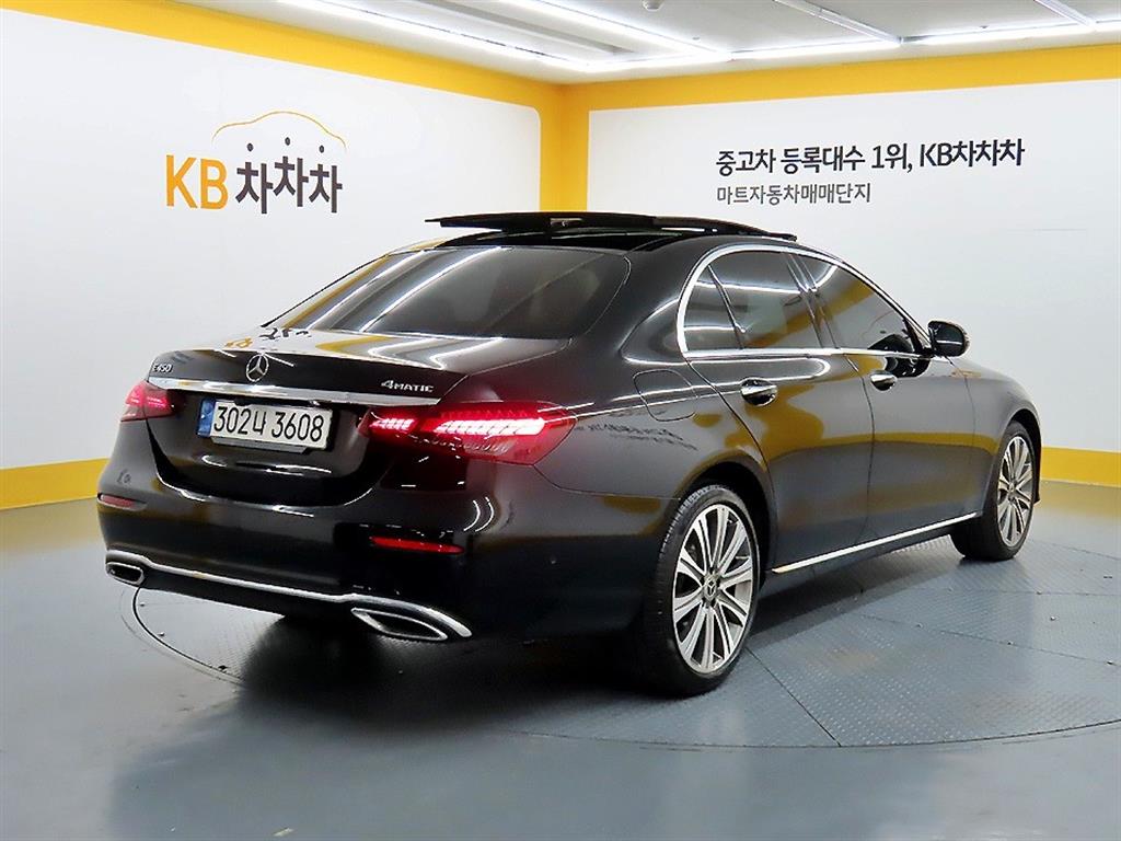 Mercedes Benz E class - Vista 4