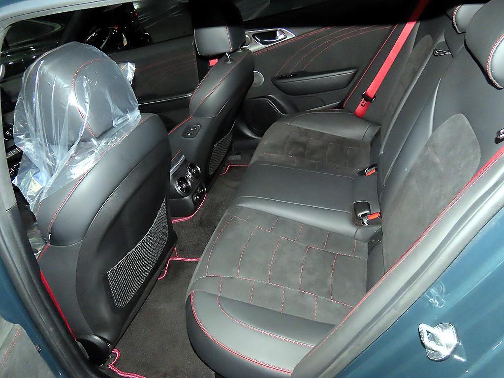KIA Stinger - Vista 7