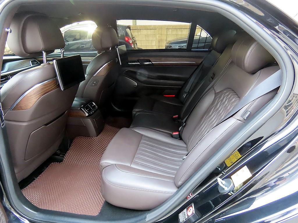 Genesis G90 - Vista 6