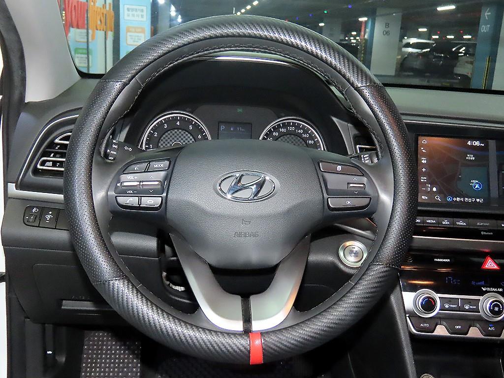 HYUNDAI Avante - Vista 8