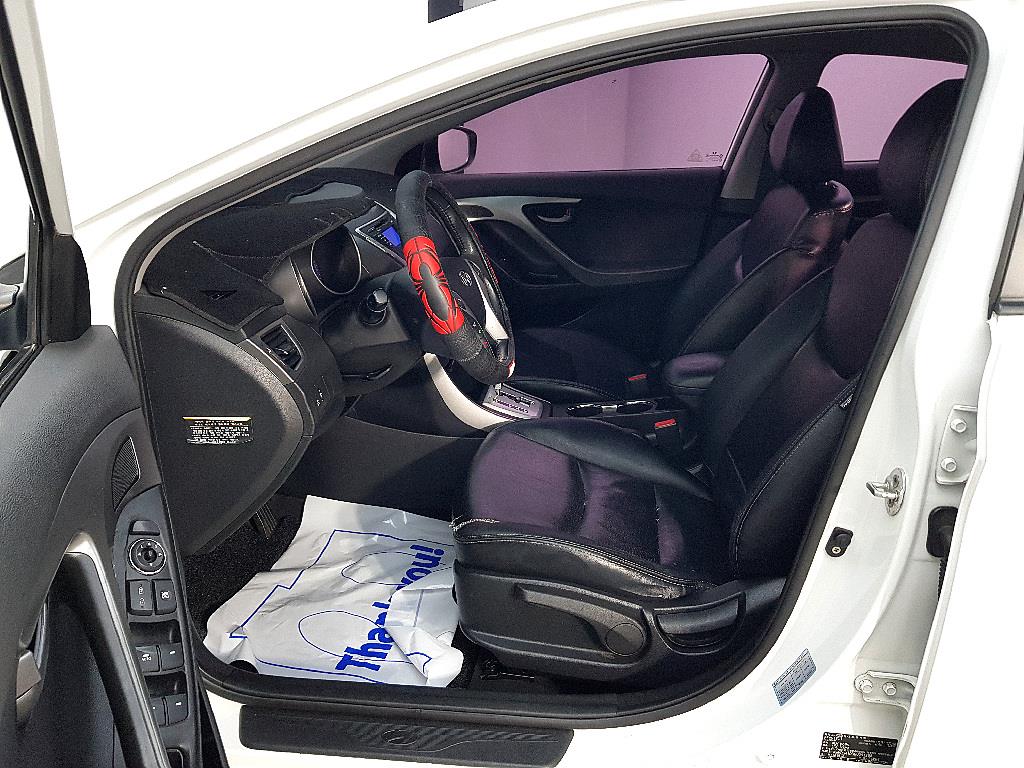 HYUNDAI Avante - Vista 8