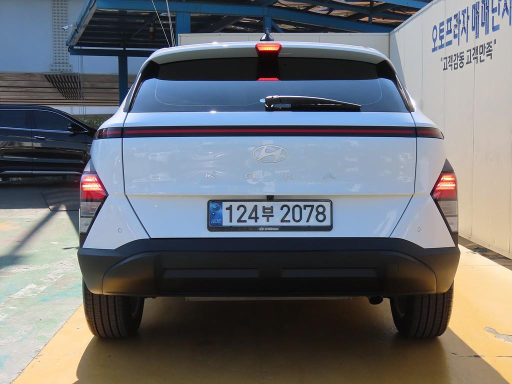 HYUNDAI Kona - Vista 4