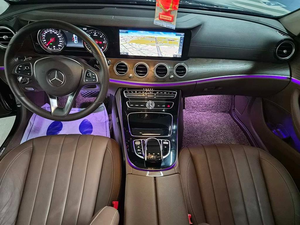 Mercedes Benz E class - Vista 10