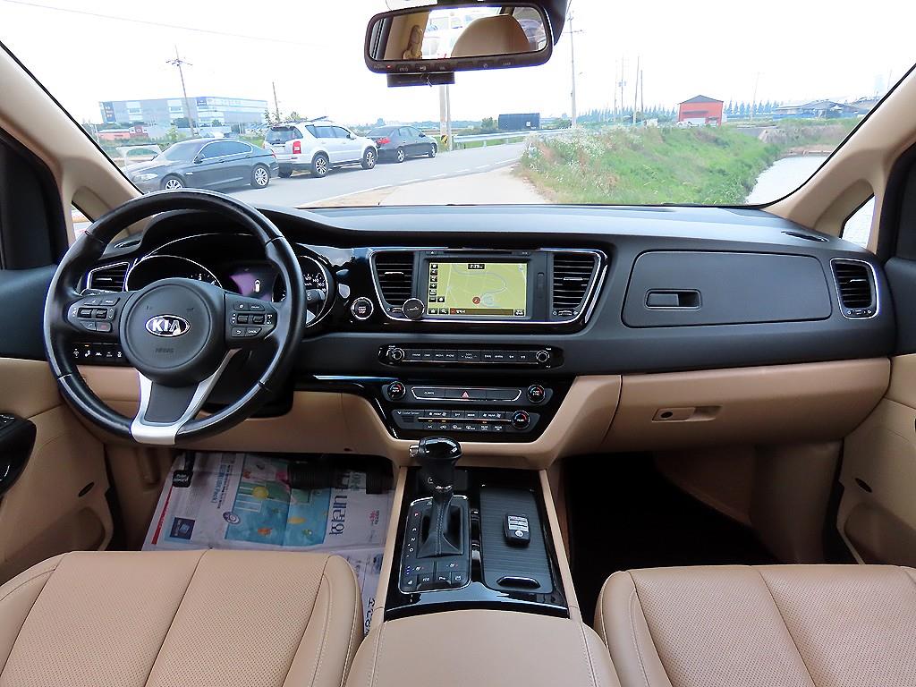 KIA Carnival - Vista 9