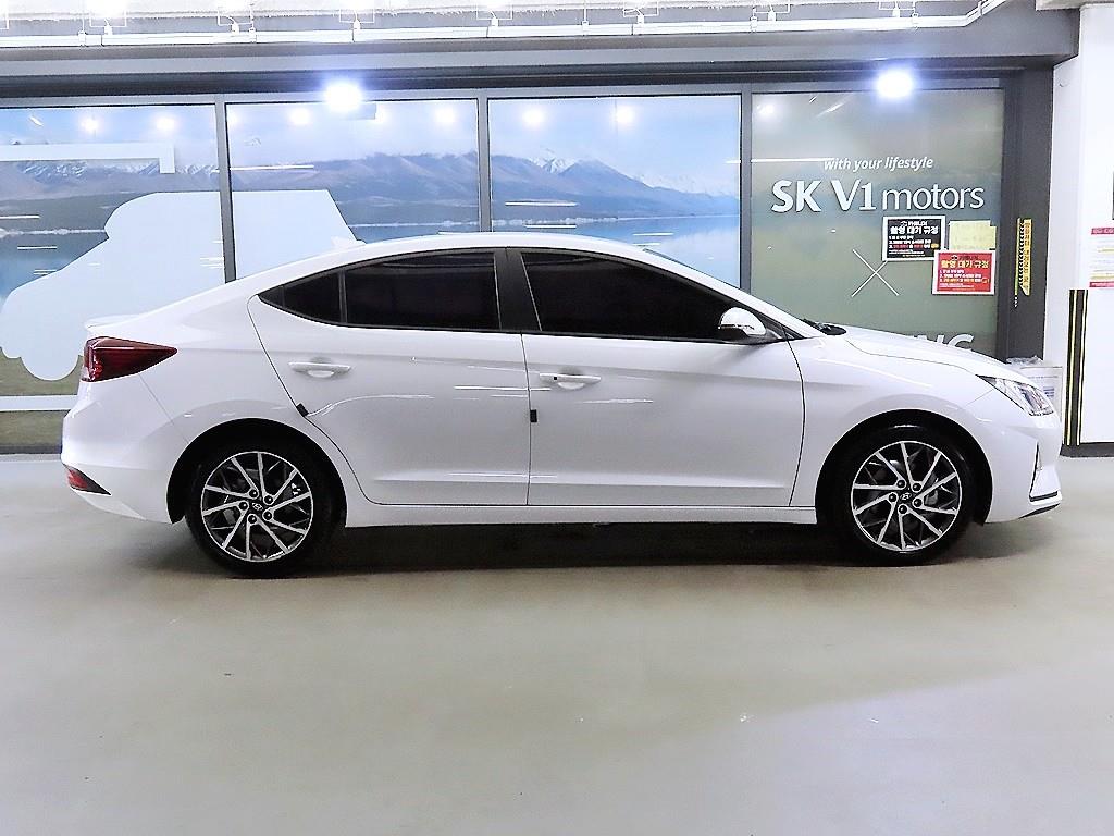 HYUNDAI Avante - Vista 3