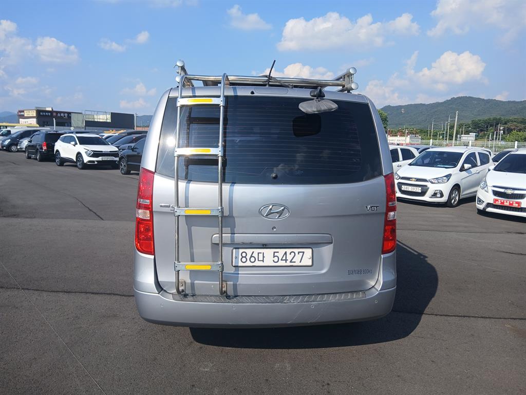 HYUNDAI Starex - Vista 5