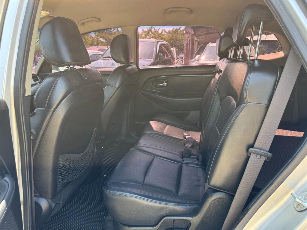 KIA Carens - Vista 8