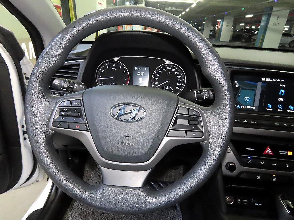 HYUNDAI Avante - Vista 8