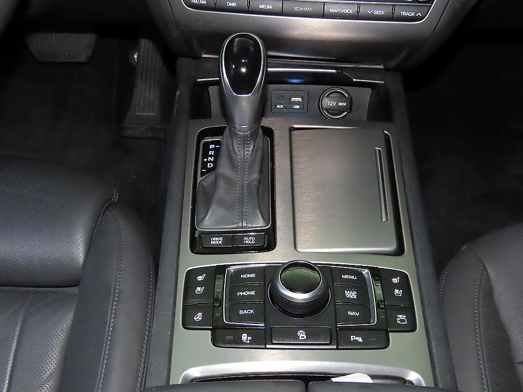 HYUNDAI Genesis - Vista 11