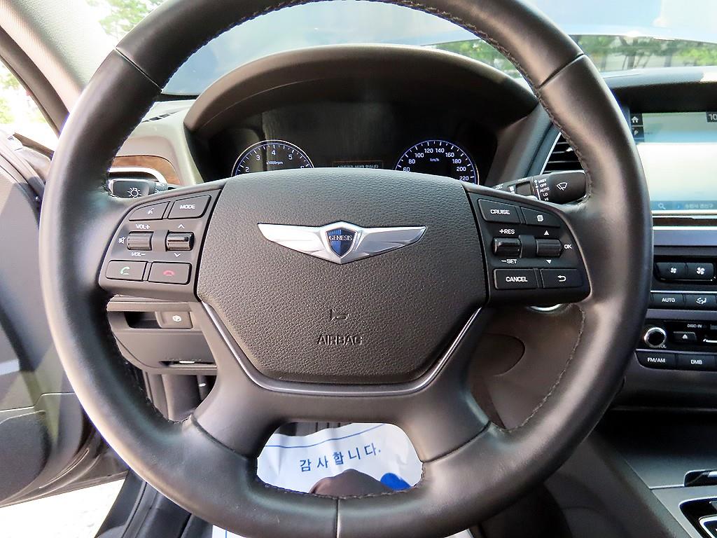 HYUNDAI Genesis - Vista 10