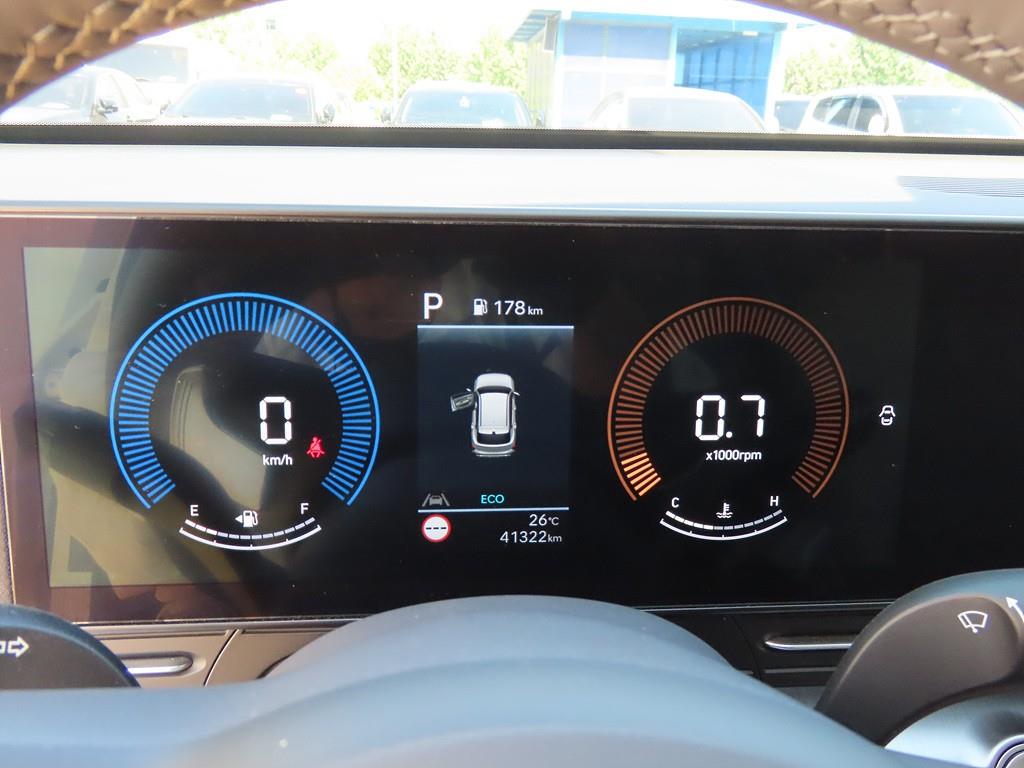 HYUNDAI Kona - Vista 9