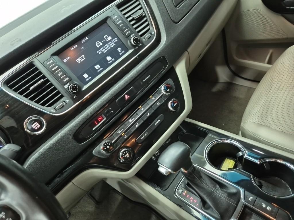 KIA Carnival - Vista 9