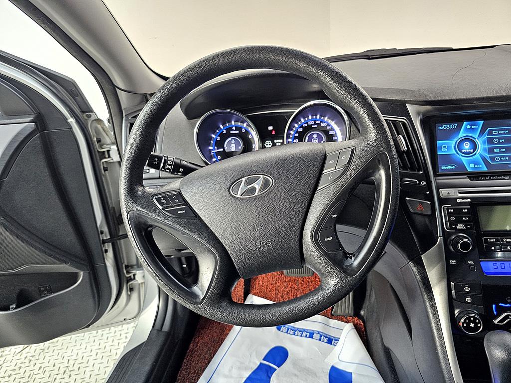 HYUNDAI Sonata - Vista 12