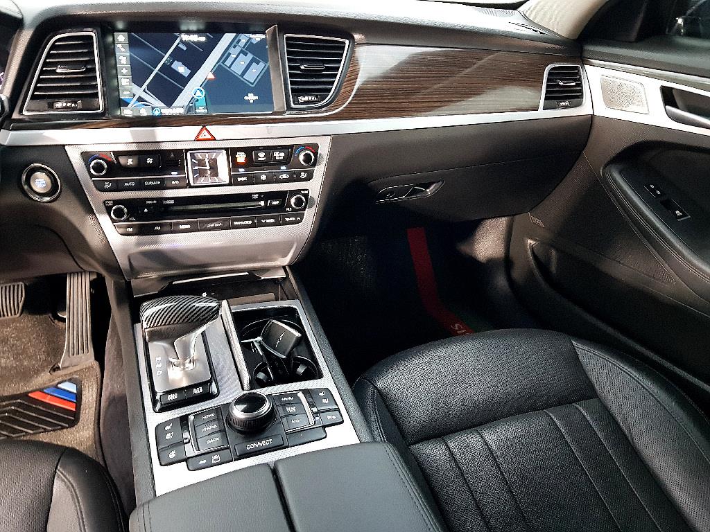 Genesis G80 - Vista 10