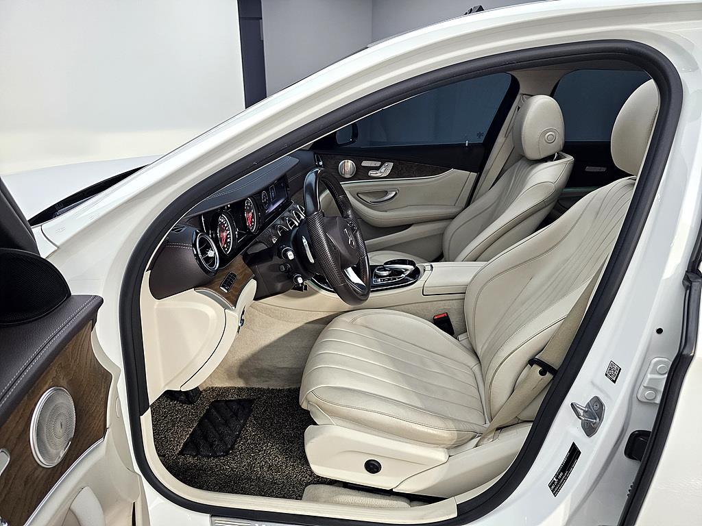 Mercedes Benz E class - Vista 8