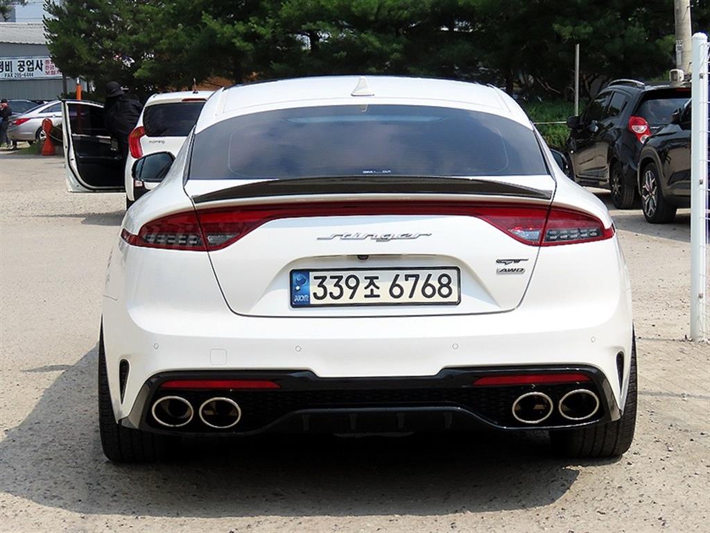 KIA Stinger - Vista 4