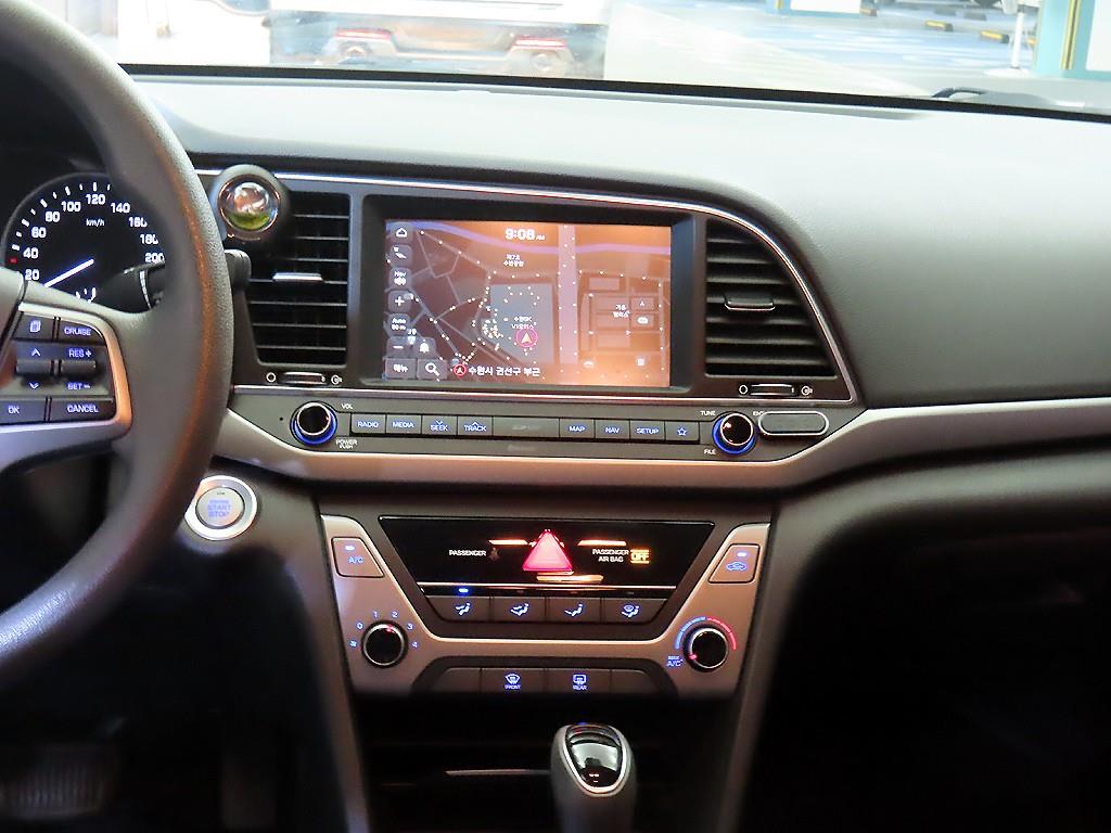 HYUNDAI Avante - Vista 11