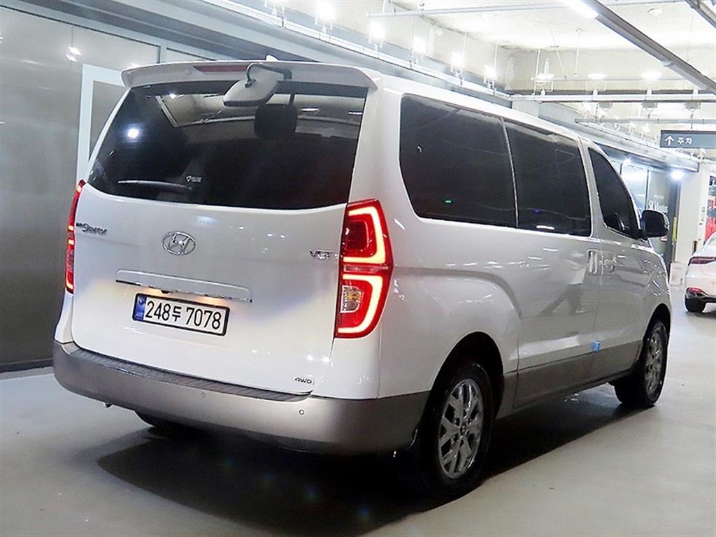HYUNDAI Starex - Vista 4