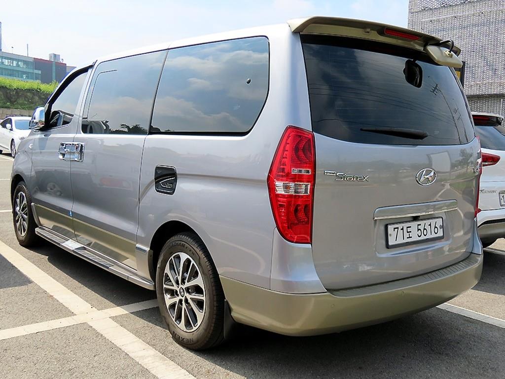 HYUNDAI Starex - Vista 3