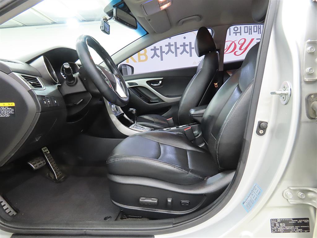 HYUNDAI Avante - Vista 7