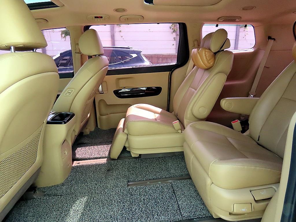KIA Carnival - Vista 6