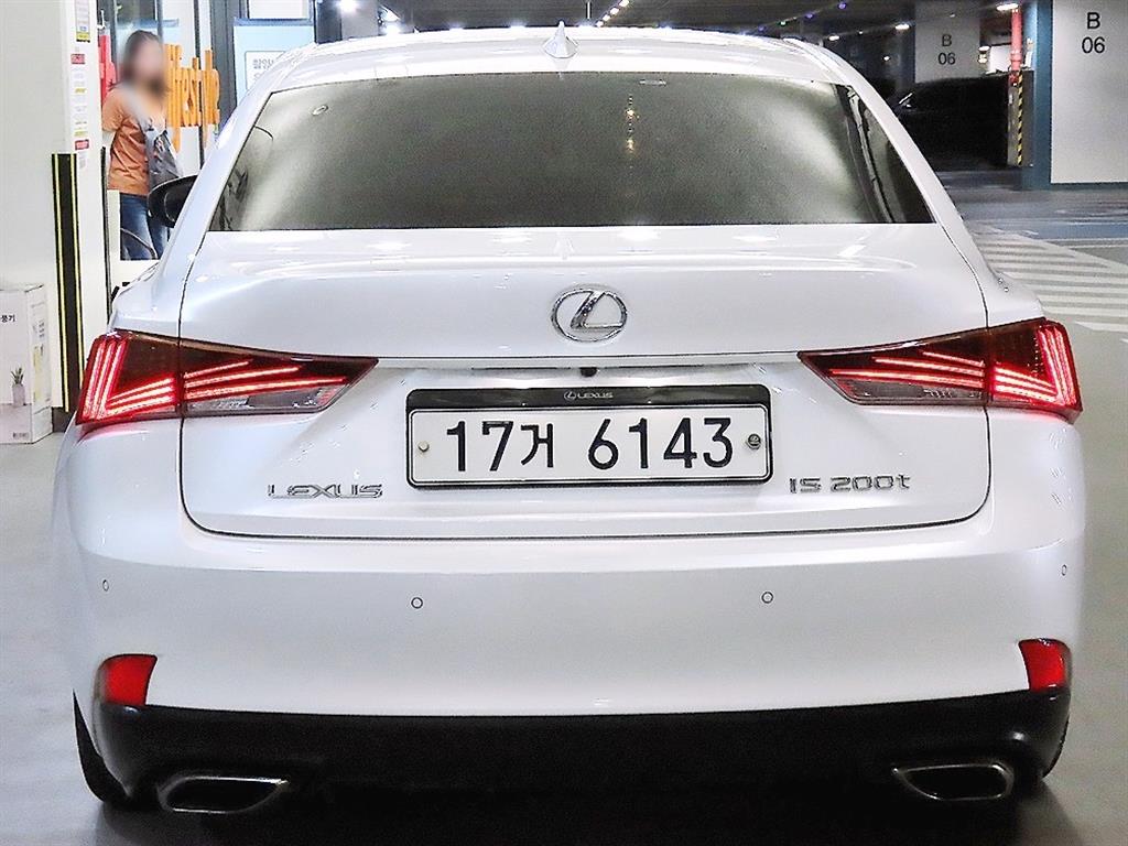 Lexus IS - Vista 5