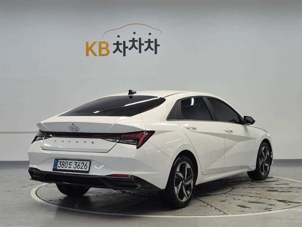HYUNDAI Avante - Vista 3