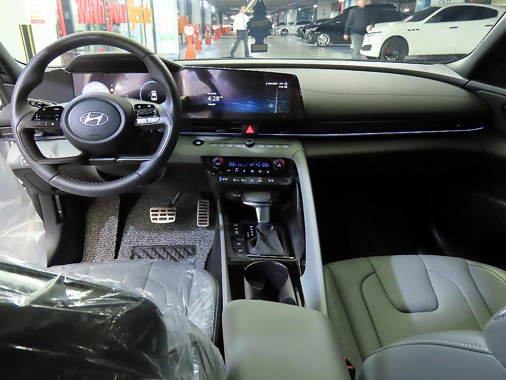 HYUNDAI Avante - Vista 12