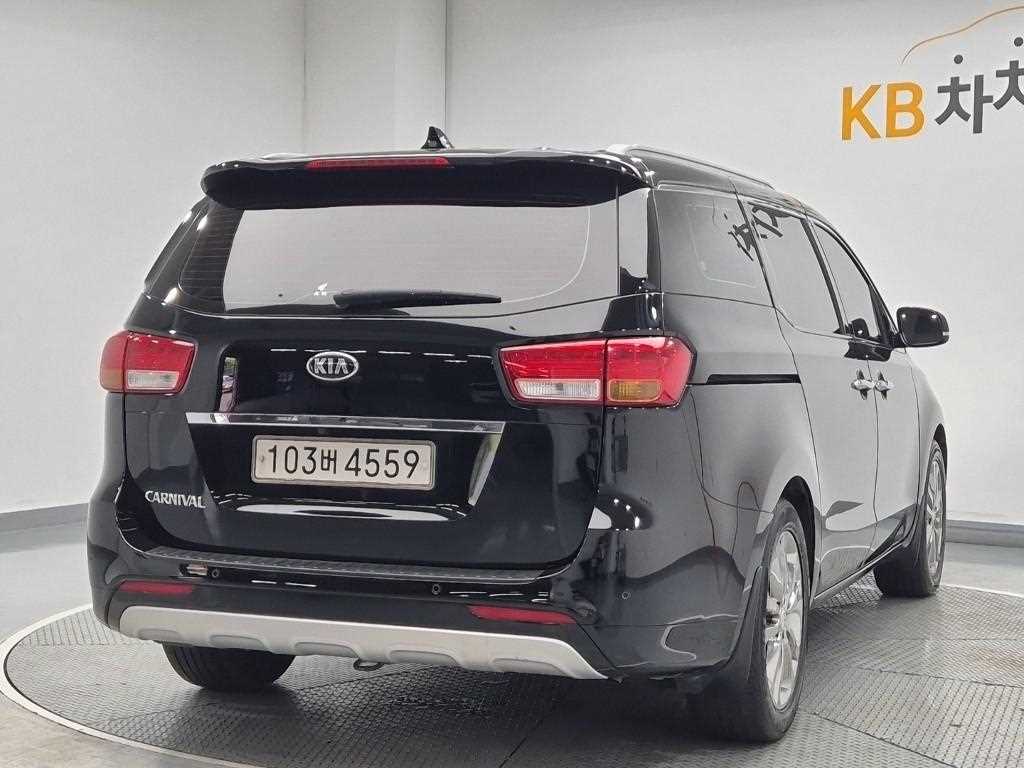 KIA Carnival - Vista 3