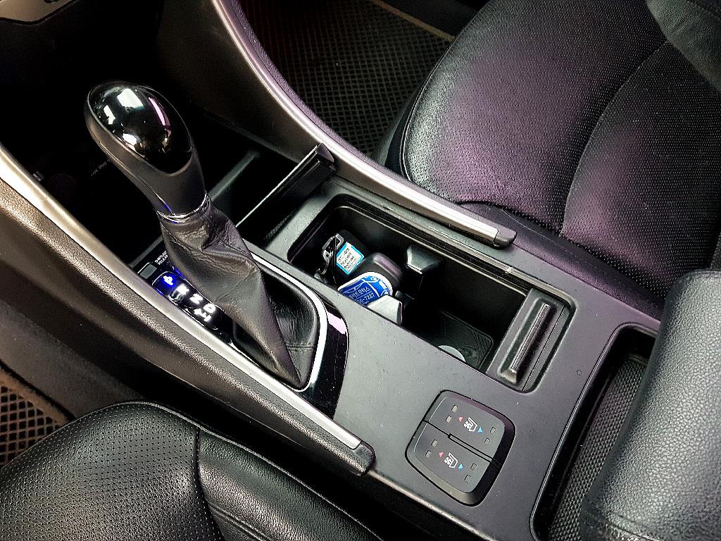 HYUNDAI Sonata - Vista 12