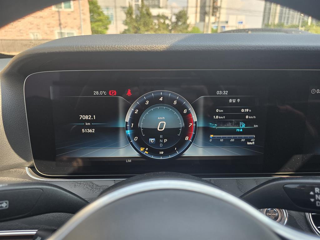Mercedes Benz E class - Vista 3