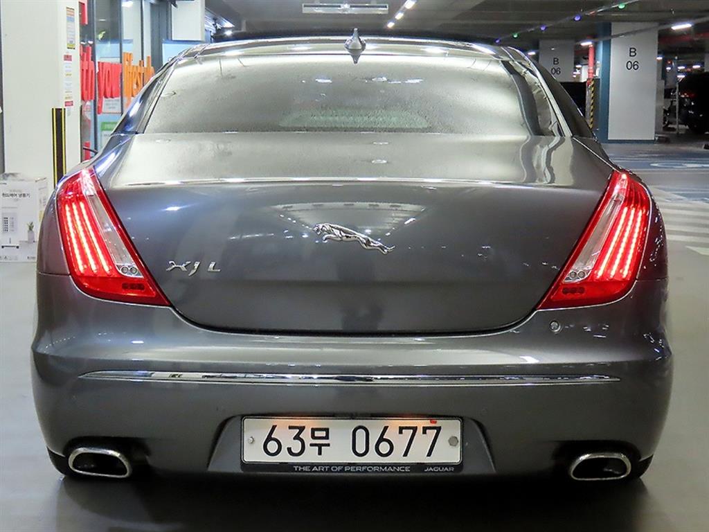Jaguar XJ - Vista 5