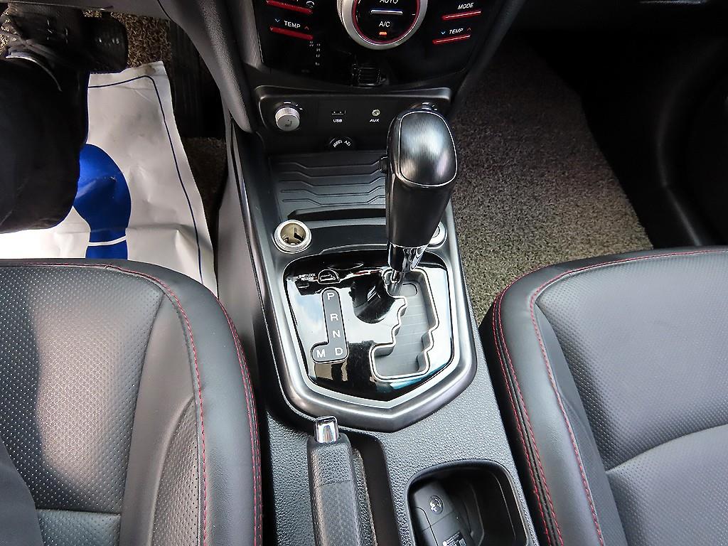Ssangyong Tivoli - Vista 12