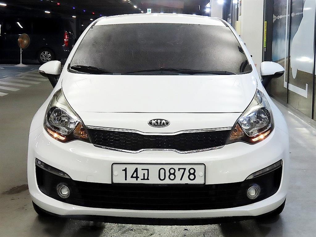 KIA Pride - Vista 2