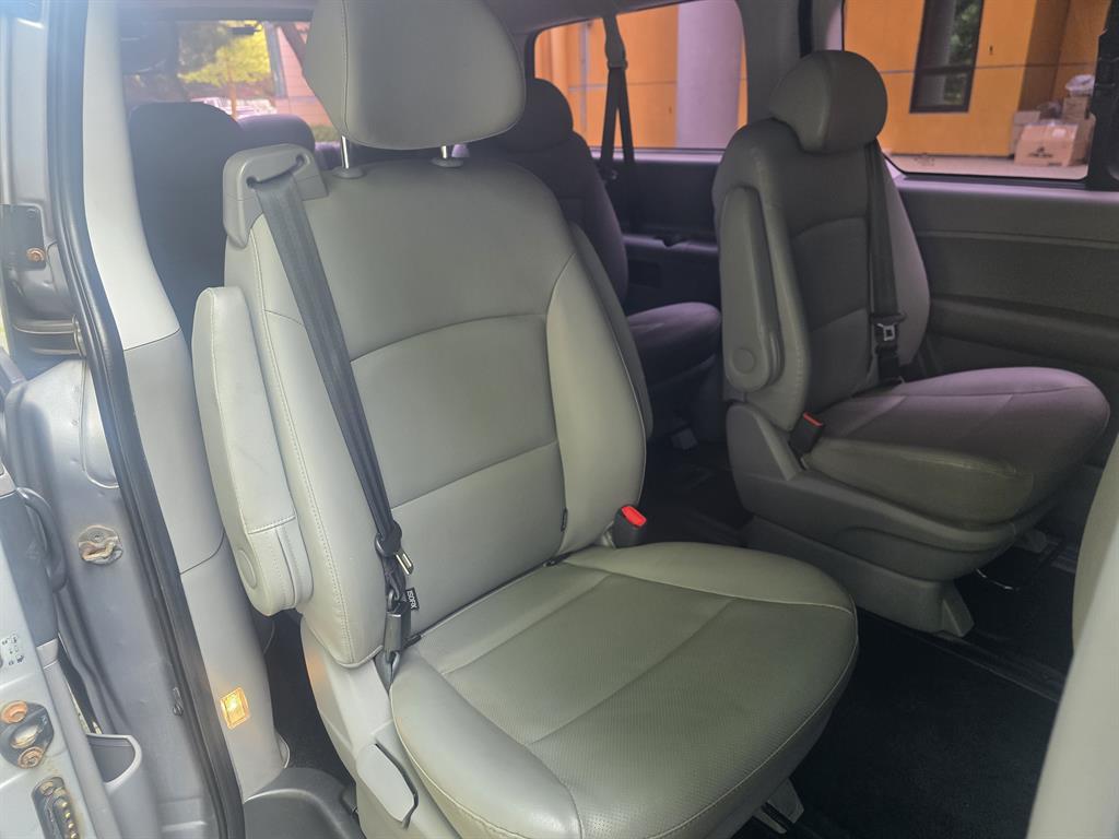HYUNDAI Starex - Vista 10