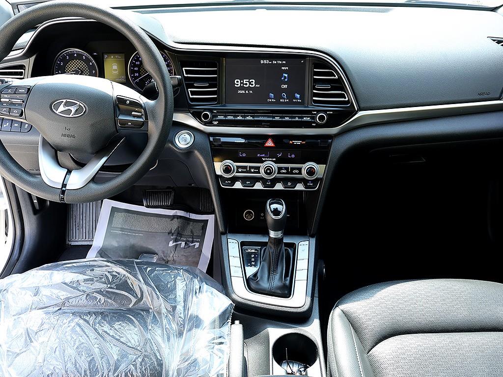 HYUNDAI Avante - Vista 7