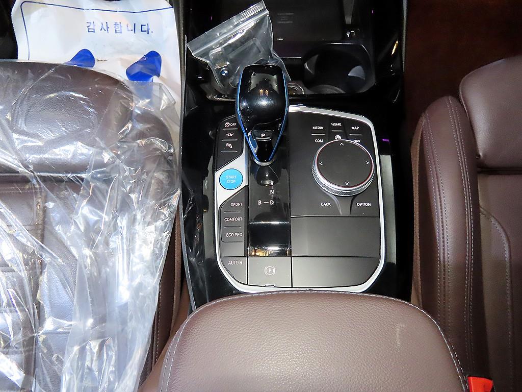 BMW iX3 - Vista 12