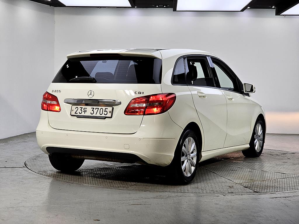 Mercedes Benz B Class (MY B) - Vista 6