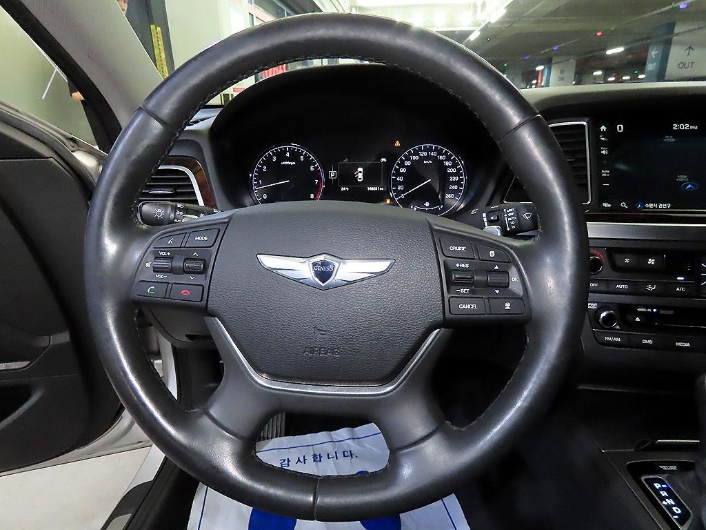 HYUNDAI Genesis - Vista 8
