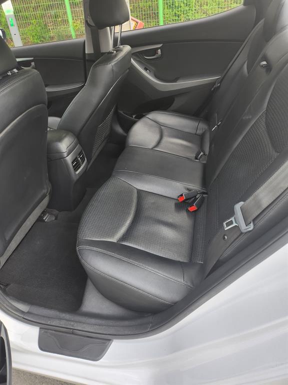 HYUNDAI Avante - Vista 8