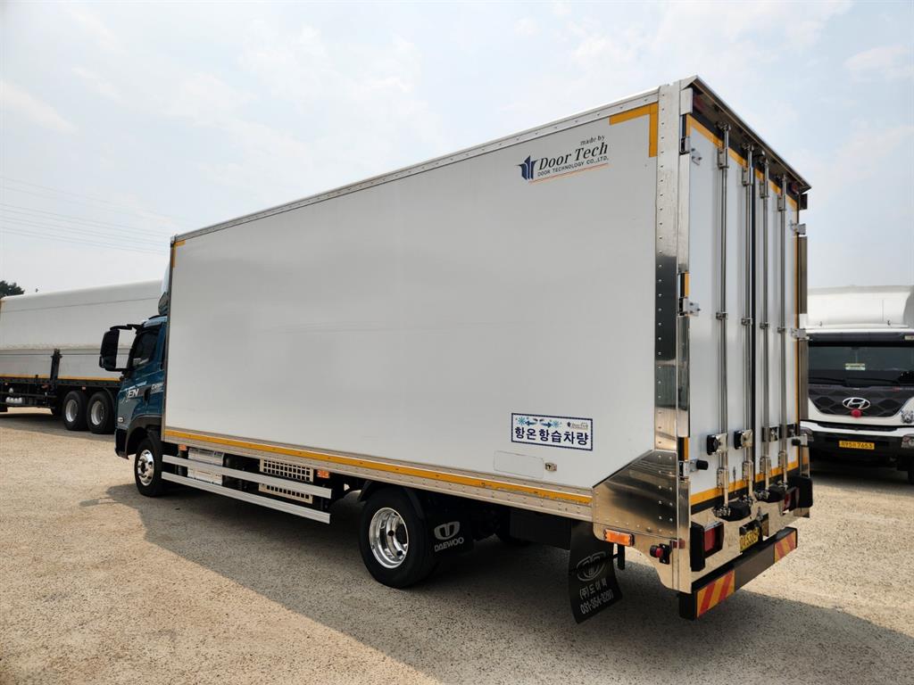 medium and large cargo truck - Vista 5