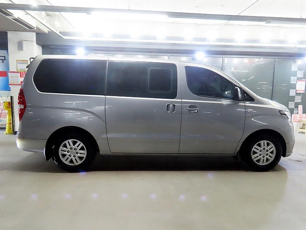 HYUNDAI Starex - Vista 3