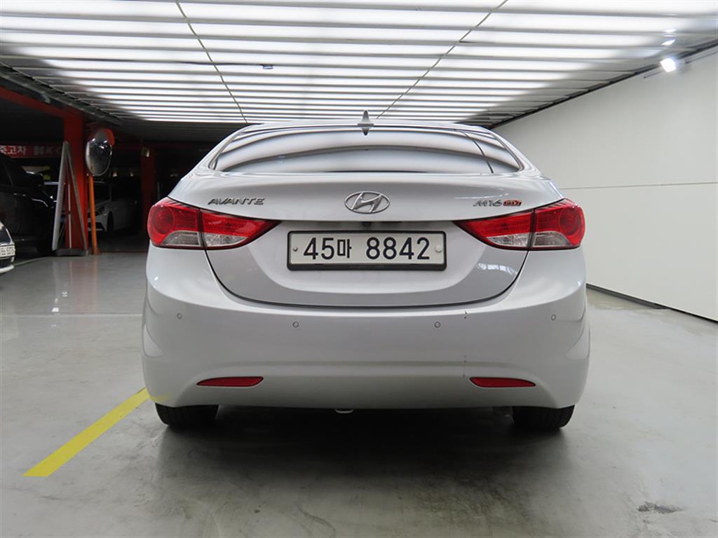 HYUNDAI Avante - Vista 3