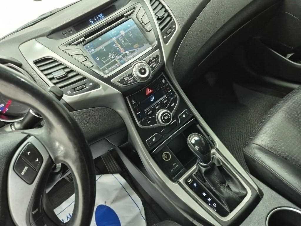 HYUNDAI Avante - Vista 12