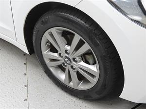 HYUNDAI Avante - Vista 10