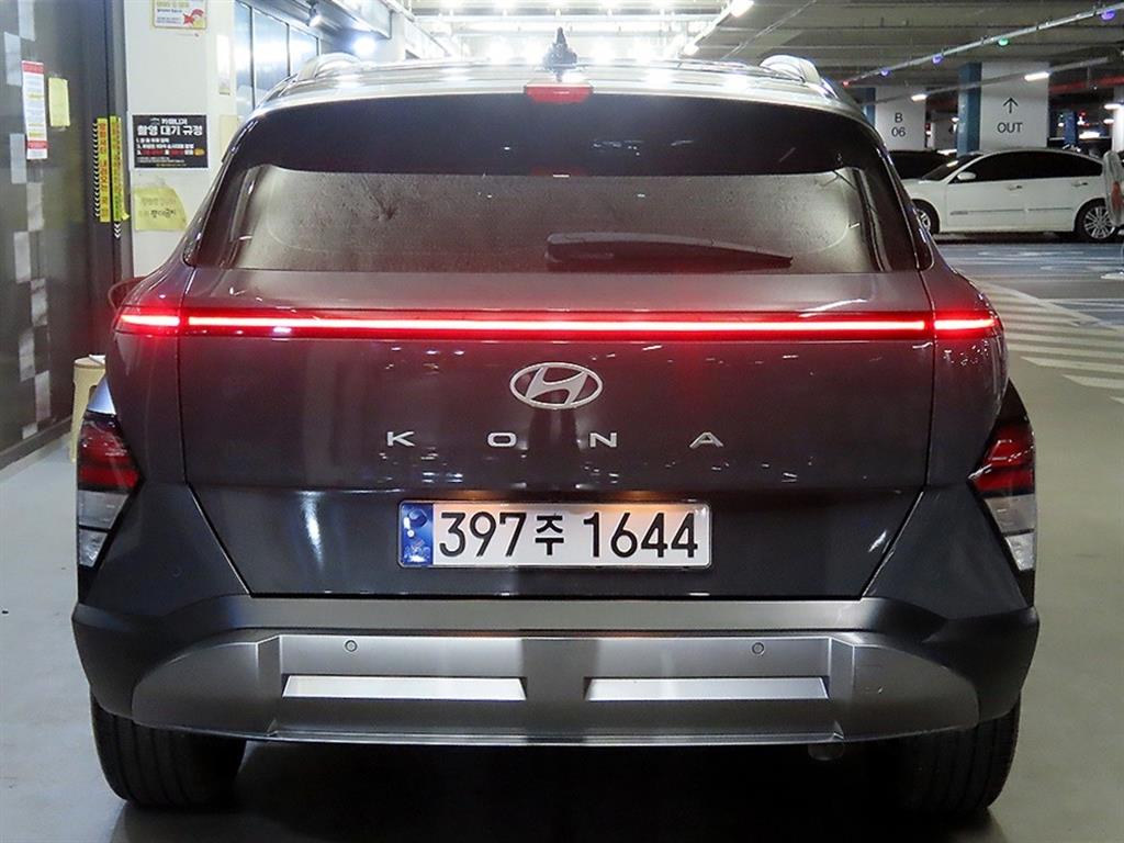HYUNDAI Kona - Vista 5