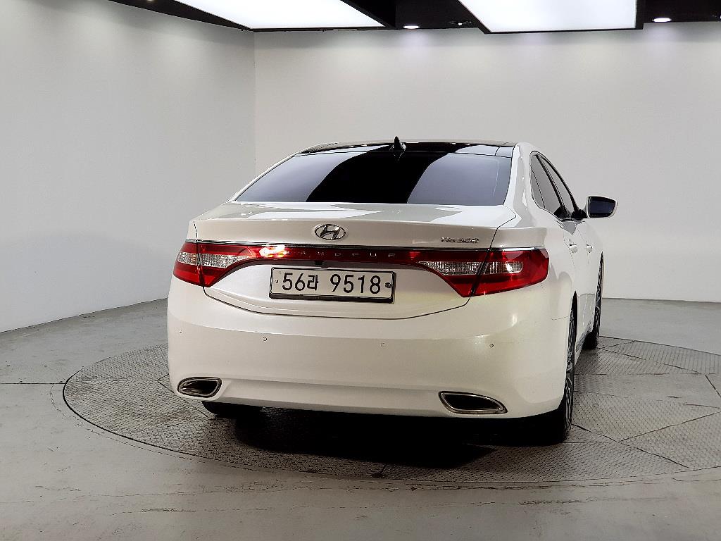 HYUNDAI Grandeur - Vista 3